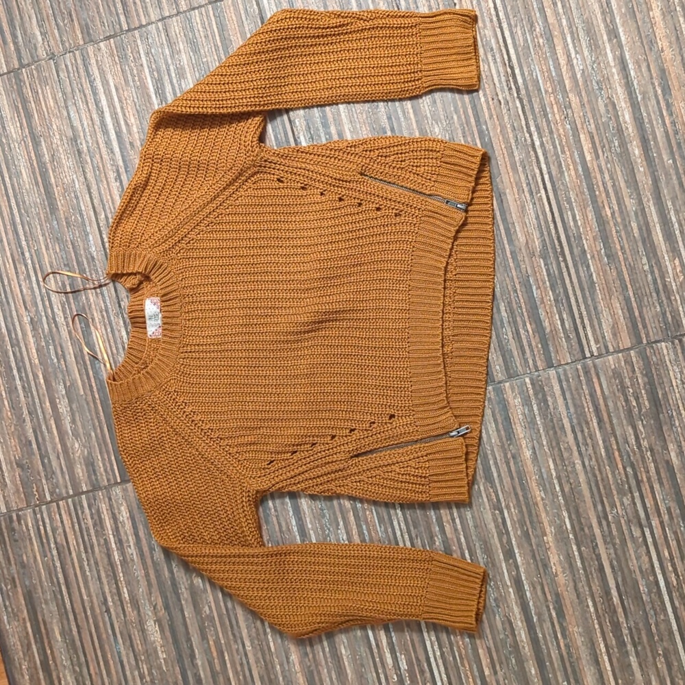 🍁 fall. Pink Rose sweater.  rusty mustard color. Cute zipper detail in hips.